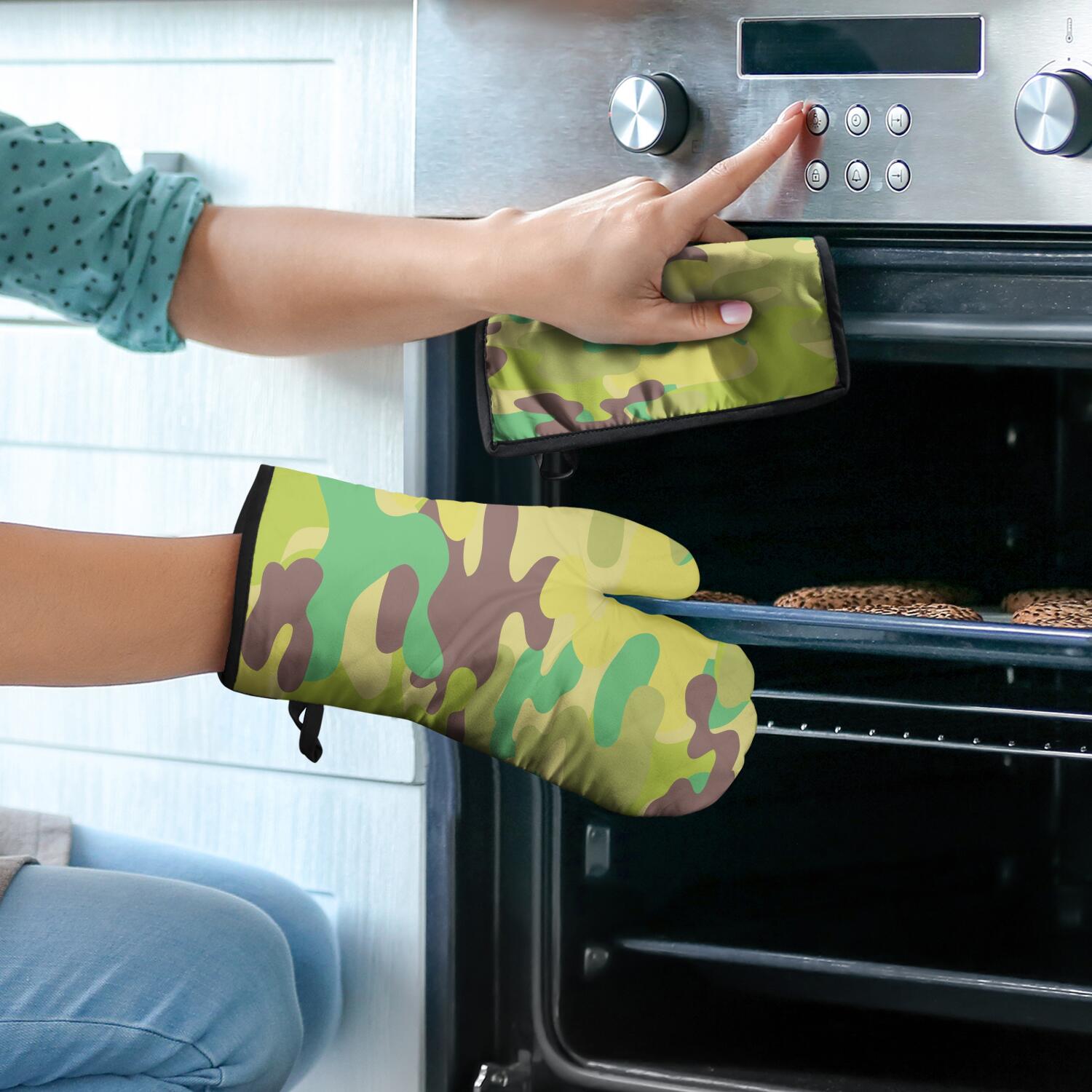 Camouflage Oven Mitts and Pot Holders Set Of 4, Heat Resistant Kitchen Gloves with Non-Slip Grip, Hanging Loop, Soft Cotton Lining for Baking, Cooking, Grilling, Barbecue