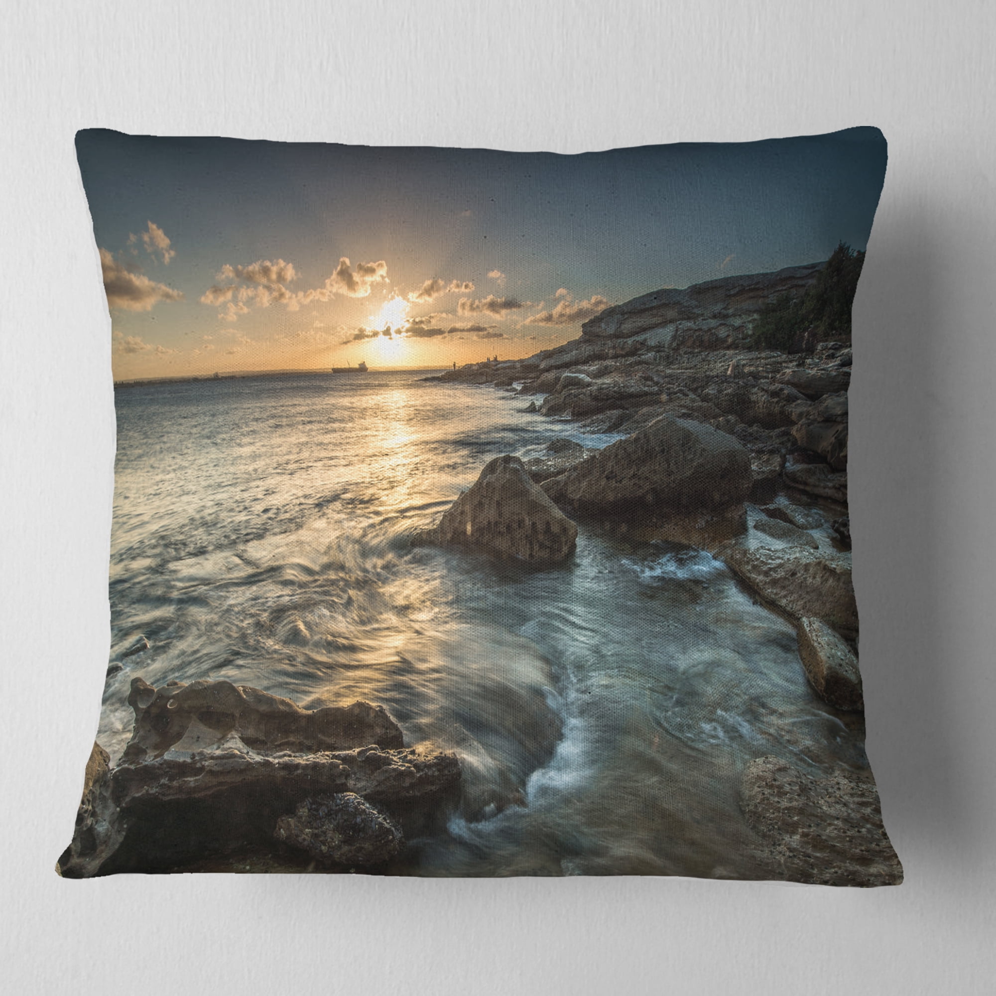 Designart Sydney Beach with Bright Sunset - Seascape Throw Pillow - 16x16