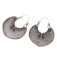 thumbnail image 1 of kusrkot Vintage Folk U Forme Sculptée Bijoux Boucles d'Oreilles Anciennes, 1 of 8