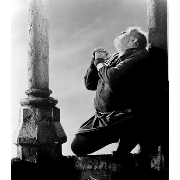 The Hunchback Of Notre Dame Charles Laughton 1939 Photo Print (8 x 10)