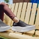 thumbnail image 5 of Zapato de recuperación OOFOS Omega EEzee Low blanco y negro para mujer 39.5EU, 5 of 7