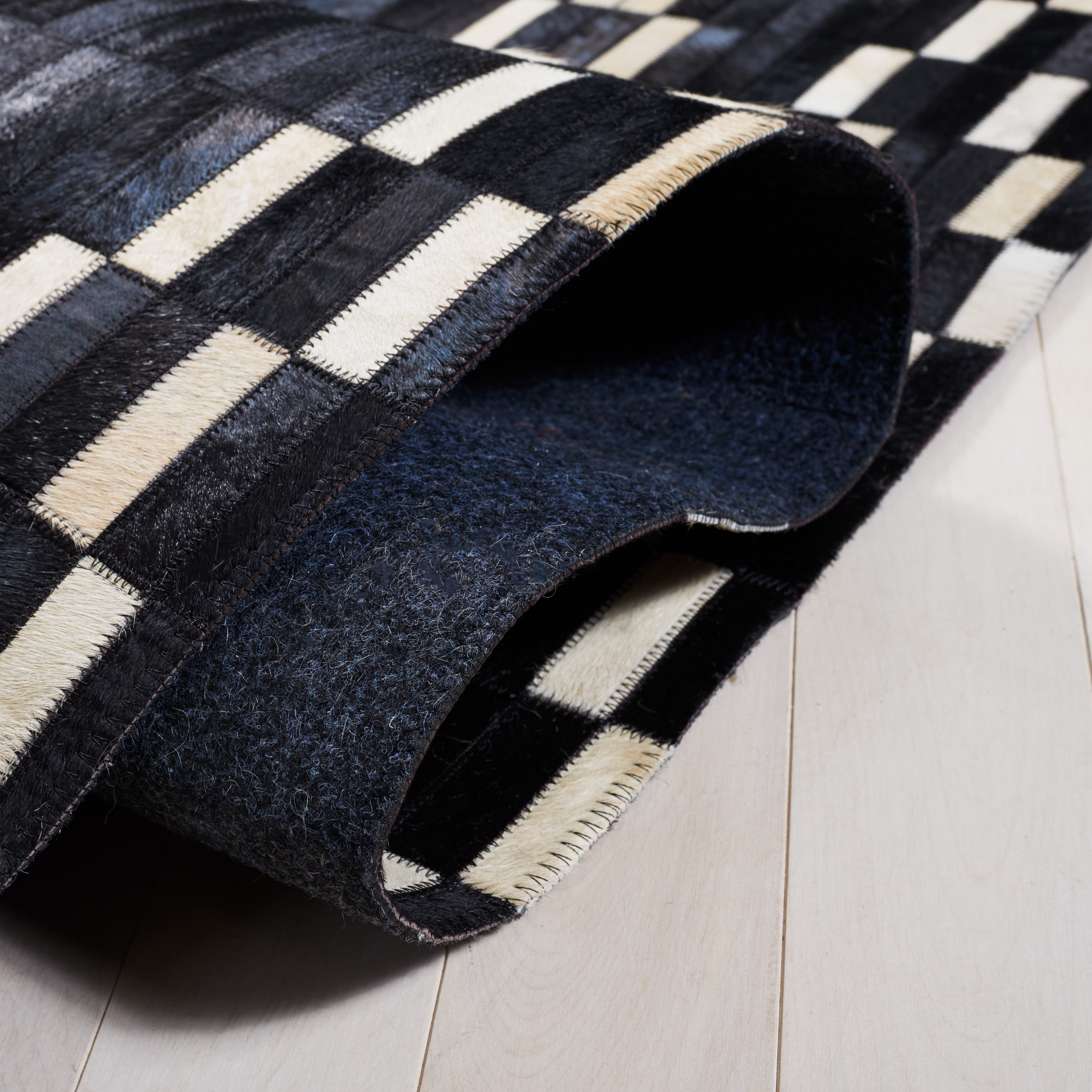 SAFAVIEH Studio Leather Jepson Geometric Area Rug, Black/Beige, 5' x 8'