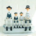 thumbnail image 1 of Miniaturas Estatuas de toda la familia Diseño Estilo marino Estatuilla de madera Artes decorativas Hogar Oficina Coche Adorno Regalo para amigos Novia 4 piezas Sentado, 1 of 5