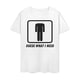 thumbnail image 2 of Camiseta retro de algodón con cuello redondo y gráfico "Adivina qué necesito" para hombre, manga corta, negra con texto e ícono en blanco. Ideal para un look informal., 2 of 6