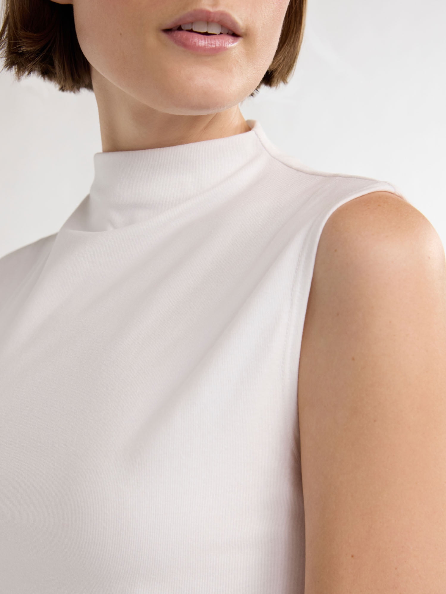 Free Assembly Women’s and Women's Plus Sleeveless Mock Neck Top, Sizes XS-4X