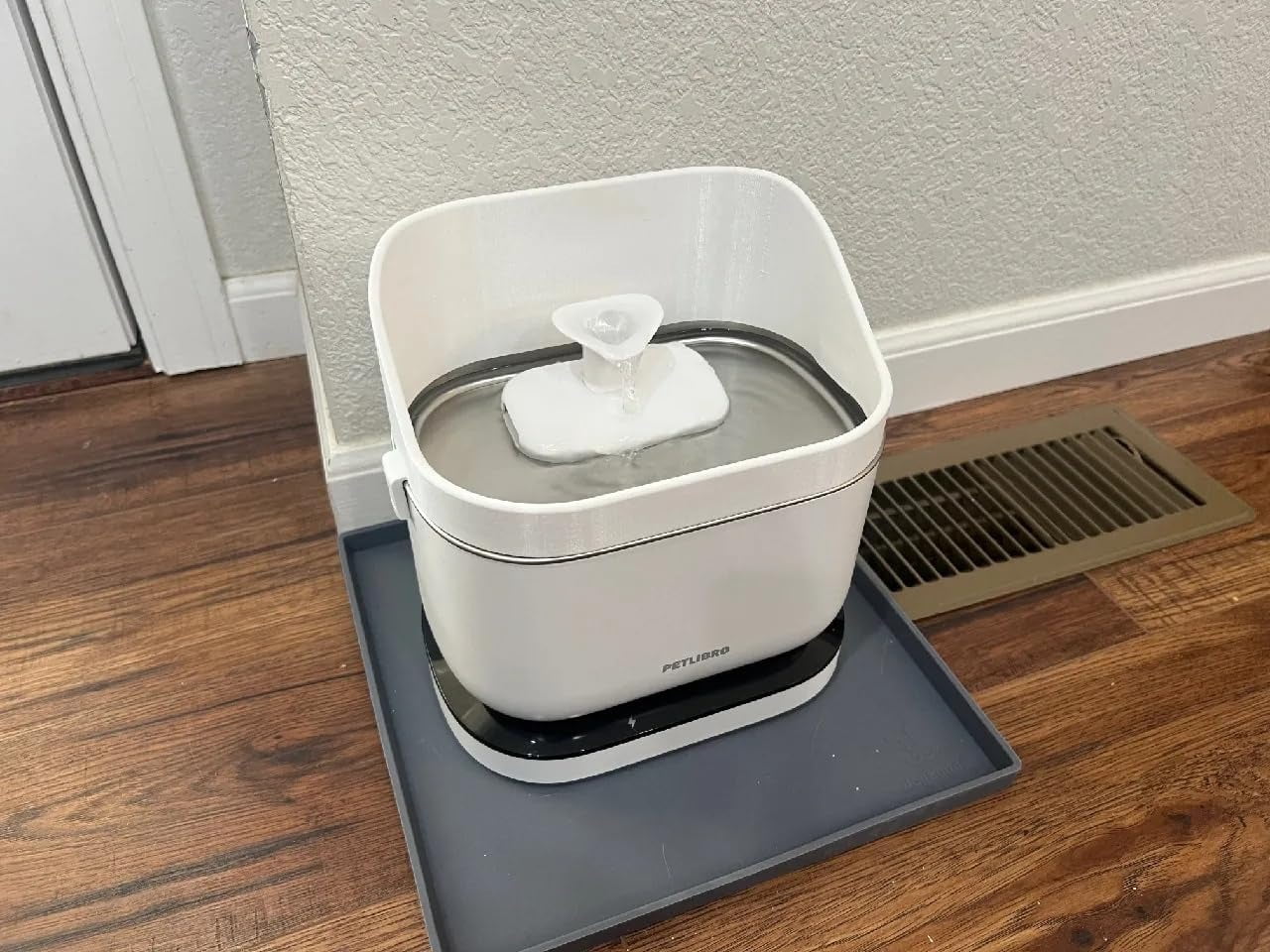 Cat Water Fountain Splash Guard for PETLIBRO DockStream, Prevent Water Spills, Fits Stainless Steel Basin, Easy to Remove & Clean