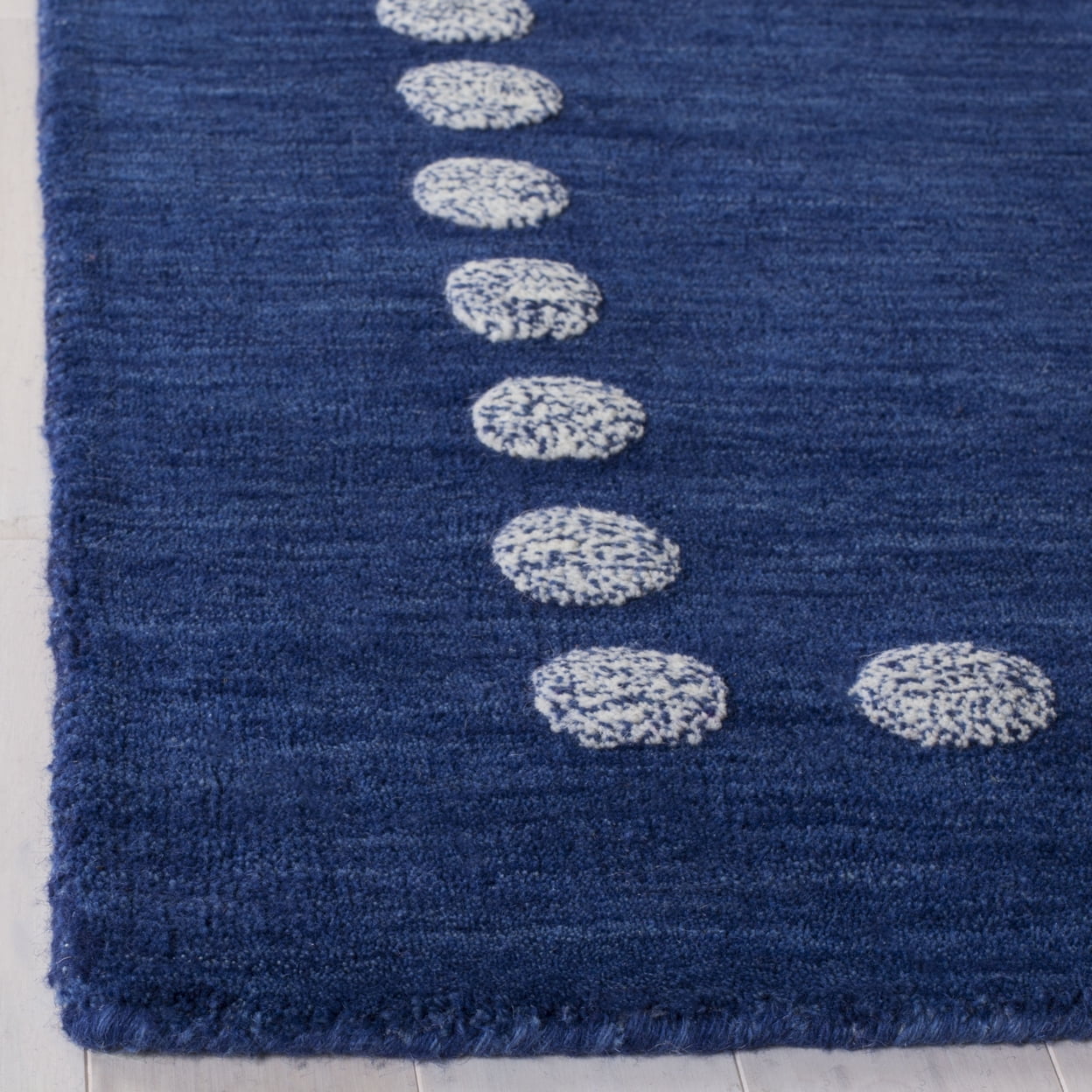 SAFAVIEH Kids Dotted Border Area Rug, Navy, 3' x 3' Square