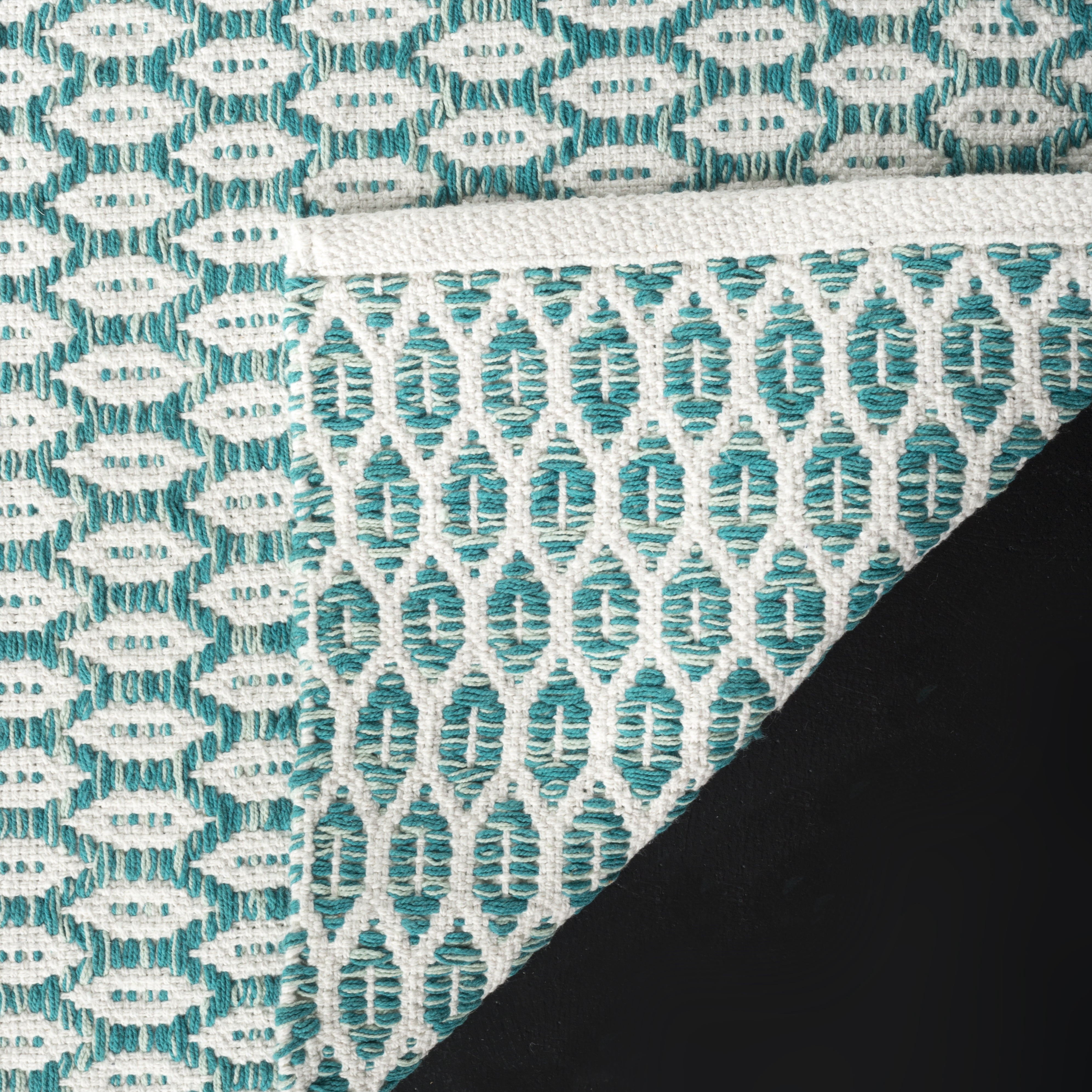 SAFAVIEH Montauk Crystal Geometric Cotton Area Rug, Aqua/Ivory, 9' x 12'
