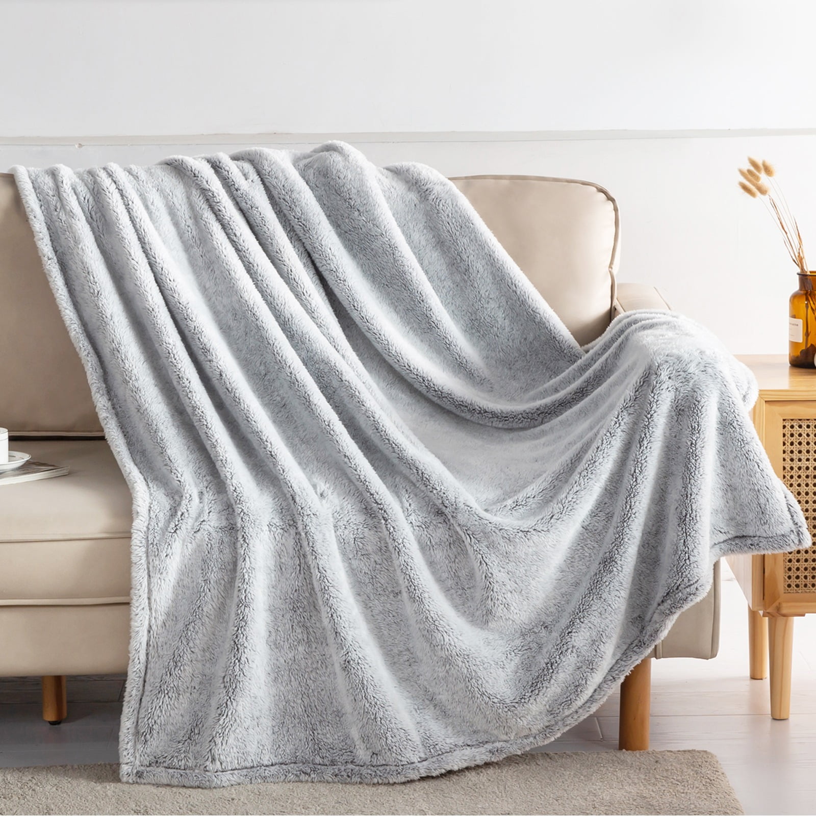 Exclusivo Mezcla Plush Extra Large Fleece Throw Blanket for Couch, Bed