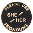 thumbnail image 1 of Etiqueta de pronombre conveniente Pin circular Botón de pronombre duro Identidad de género Ella Ella Broche Pin Decoración Insignia de pronombre en el lugar de trabajo, 1 of 7