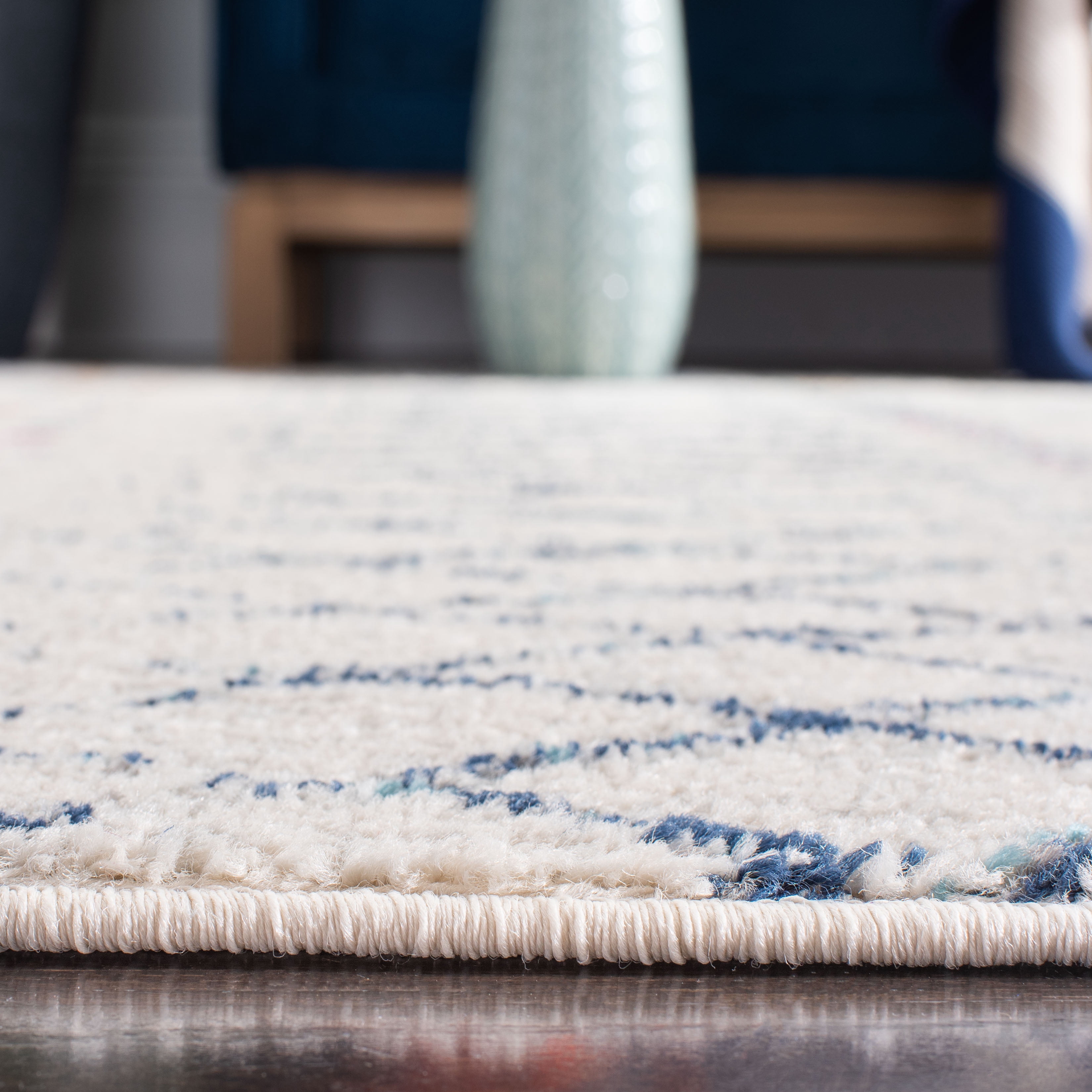 SAFAVIEH Madison Hannah Geometric Area Rug, Ivory/Navy, 4' x 6'