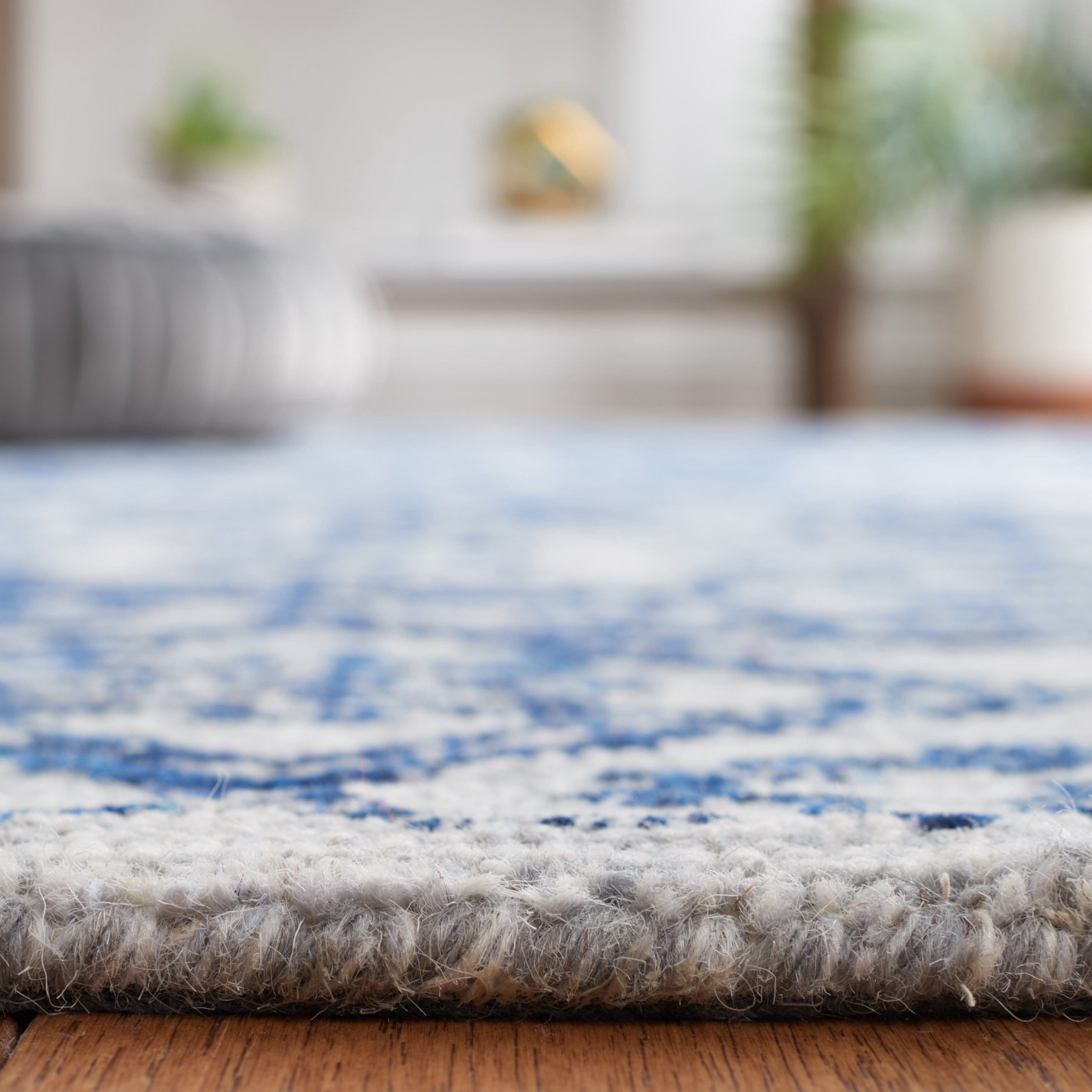 SAFAVIEH Micro-Loop Emory Medallion Runner Rug, Blue, 2'3" x 9'