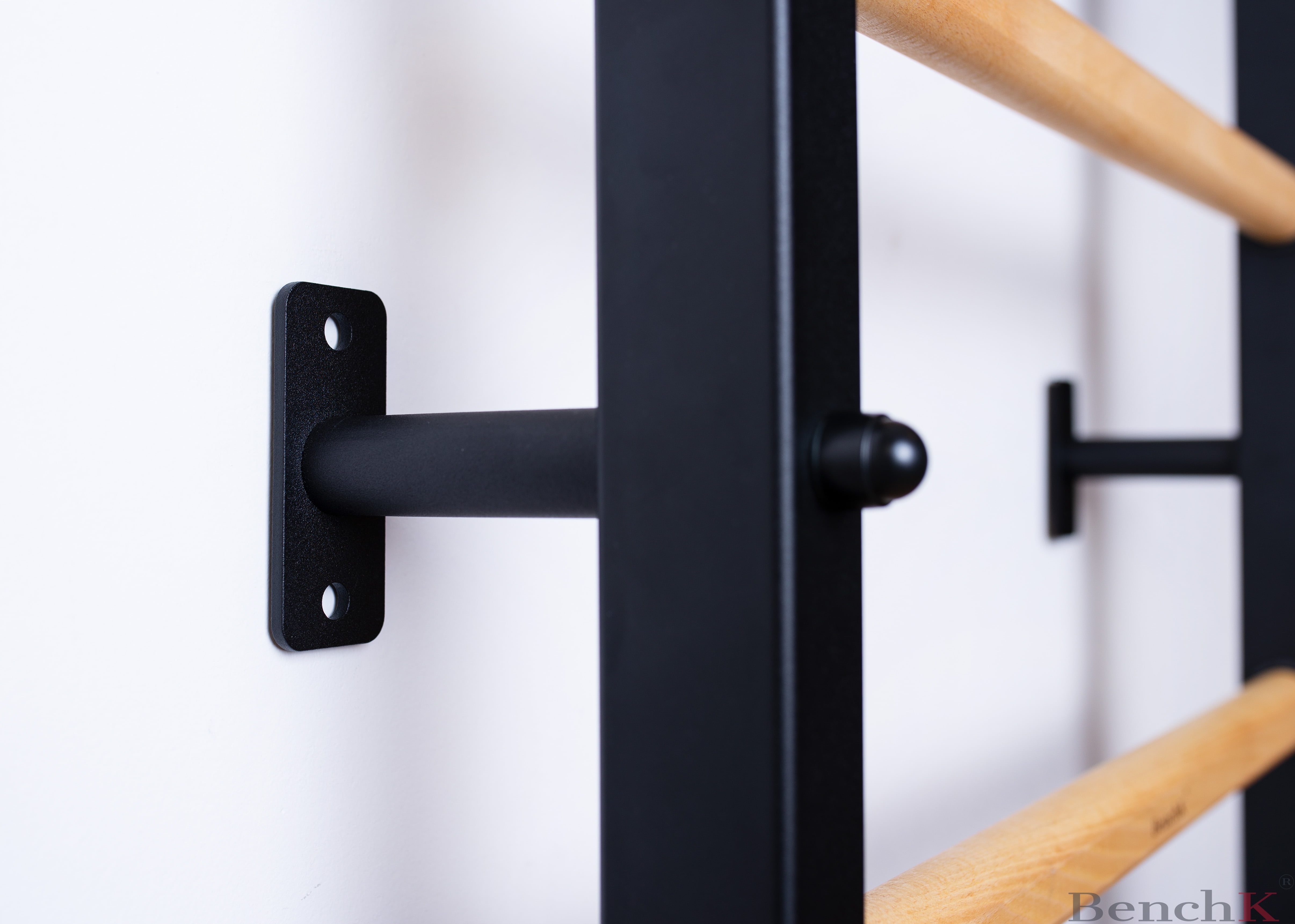 BenchK 700 Black Wall bars whit a steel frame and 9 solid beech rungs