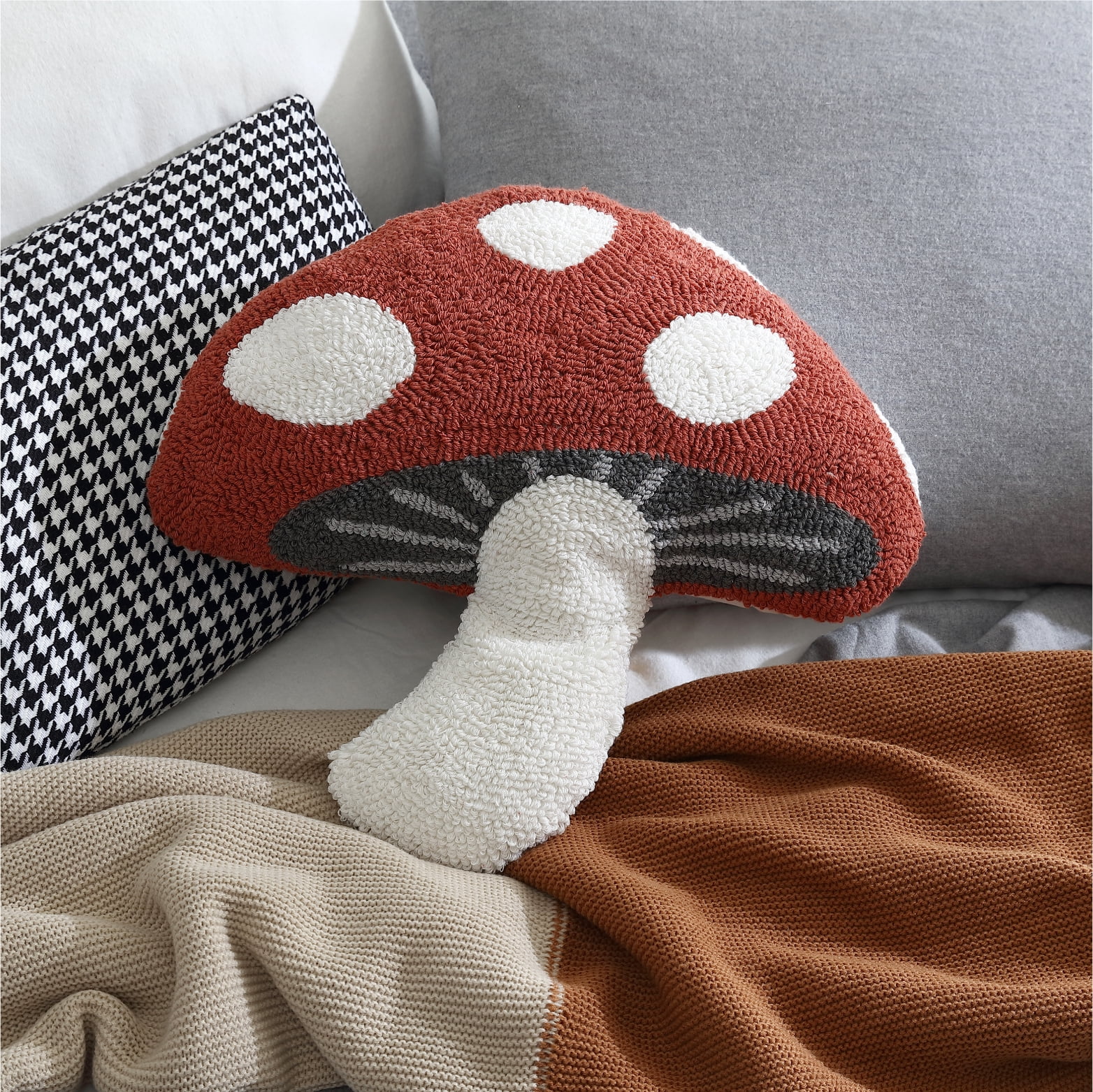 Mainstays 17"x 17" Mushroom Shaped Pillow, Red Canyon
