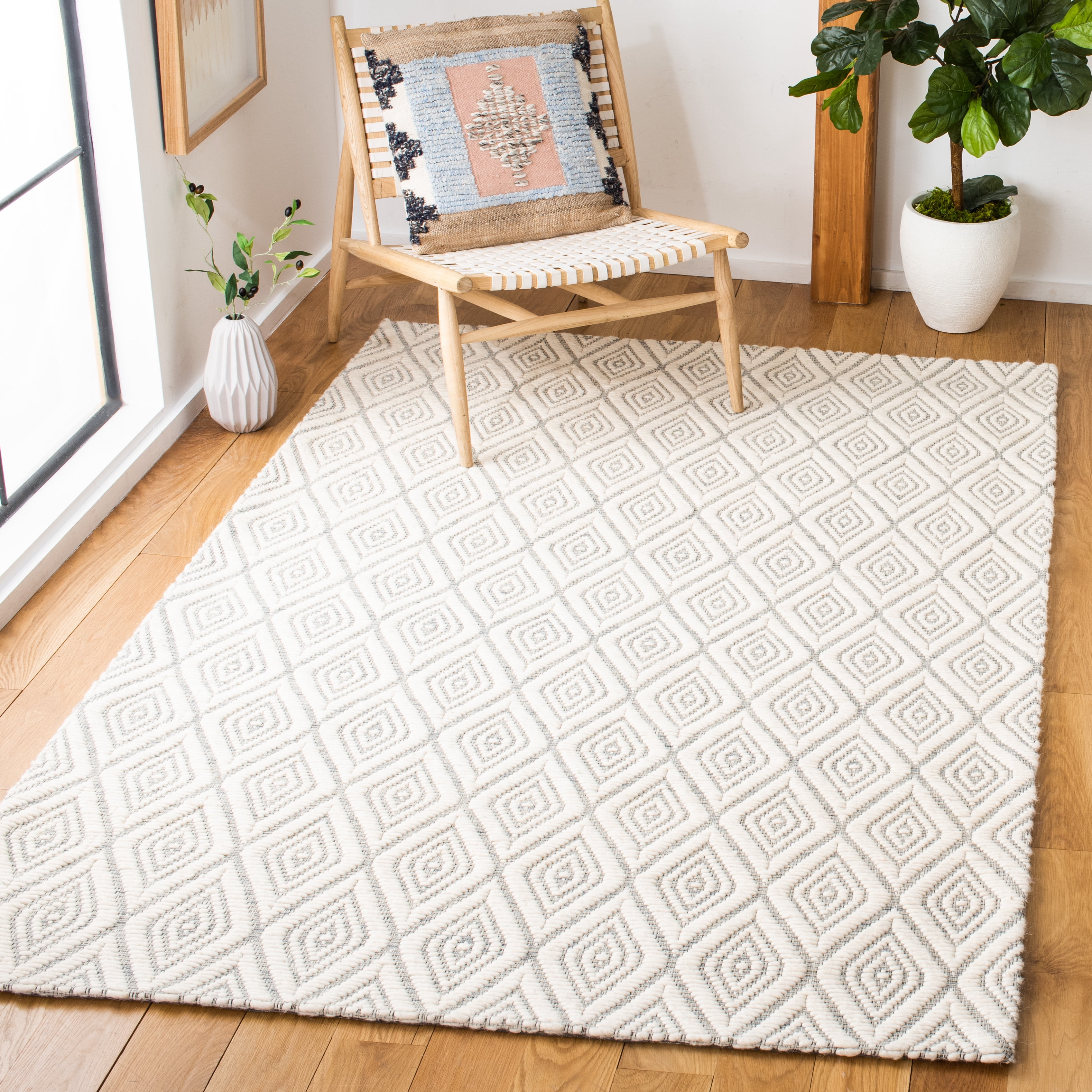 SAFAVIEH Marbella Winston Diamond Area Rug, Light Blue/Ivory, 5' x 8'