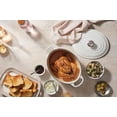 thumbnail image 2 of Horno holandés Le Creuset de hierro fundido esmaltado Signature, 9,5 L, Wh, 2 of 4