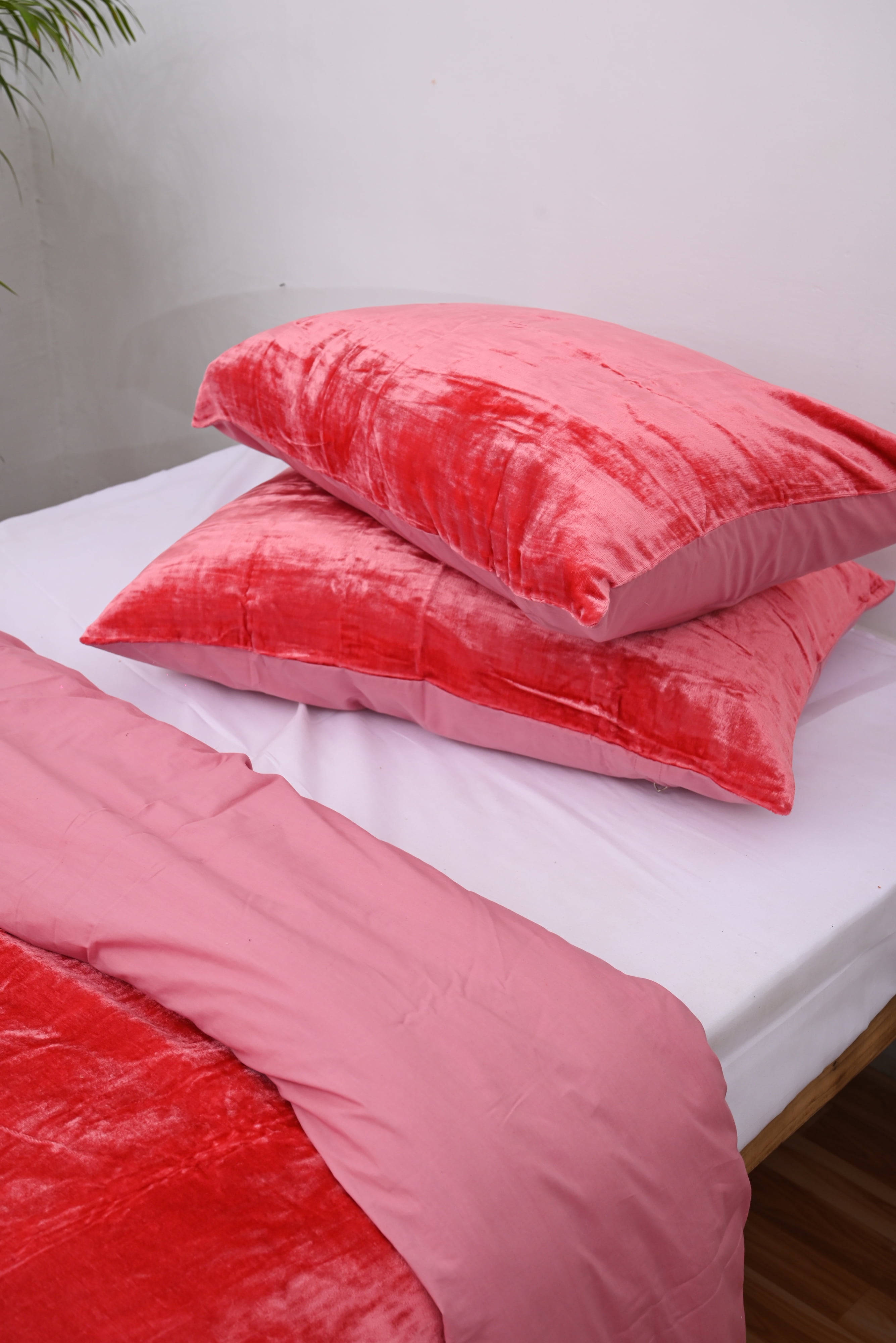 HandloomBazzar Ultra-Luxe Velvet Duvet Cover, Boho Bedding UO Comforter Donna Cover, 3 Pcs Set Pink Color Duvet Set, Velvet Bedding Set, California King Size 98" x 104"