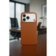 thumbnail image 3 of Funda ZERODAMAGE Sahara Indy Series de piel vegana para iPhone 17 Pro Max, 3 of 7