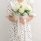 thumbnail image 3 of Ramo de flores artificiales blancas oso de fresa para novia con perlas y cintas, 3 of 6