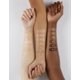 thumbnail image 4 of Base hidratante con color Hourglass Veil Skin Tint, 4 of 7