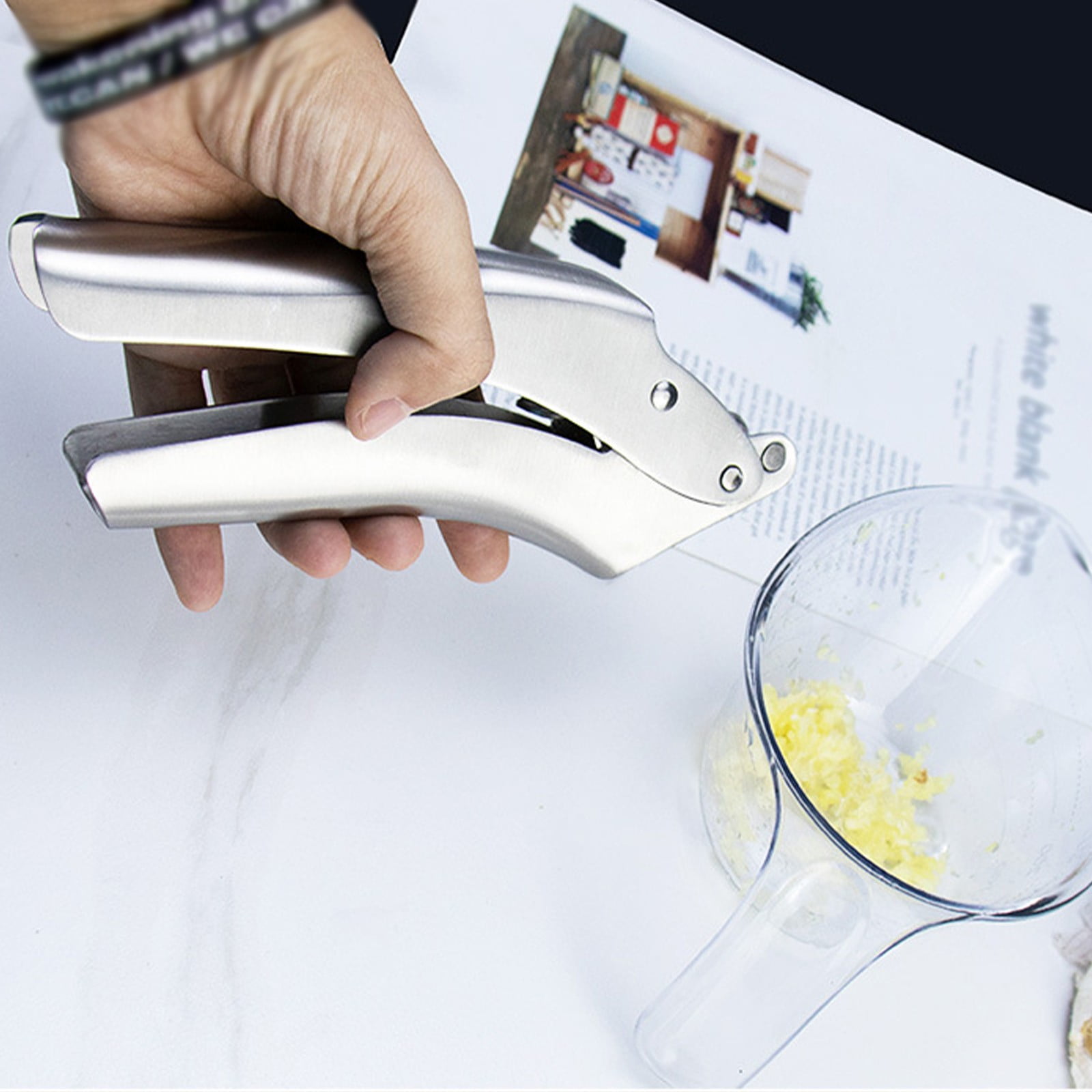 1x No Peeling Required Stainless Steel Garlic Press with Detachable Handle for Fine Mincing - Rust-Proof,Dishwasher Safe Garlic Crusher,Stainless Steel Mincer,Crusher & Brush Set,Easy to Clean,Silver