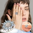 thumbnail image 1 of Anillo de diamantes de girasol azul claro a la moda para mujer, anillo creativo a la moda, joyería Wmkox8yi sjalhkljlk2629, 1 of 9