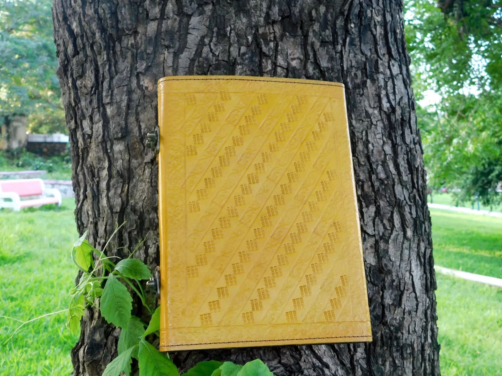 Handcrafted Embossed Design Vintage Leather Bound Journal Diary Healing Obsidian Stone Blank Notebook For Men & Women