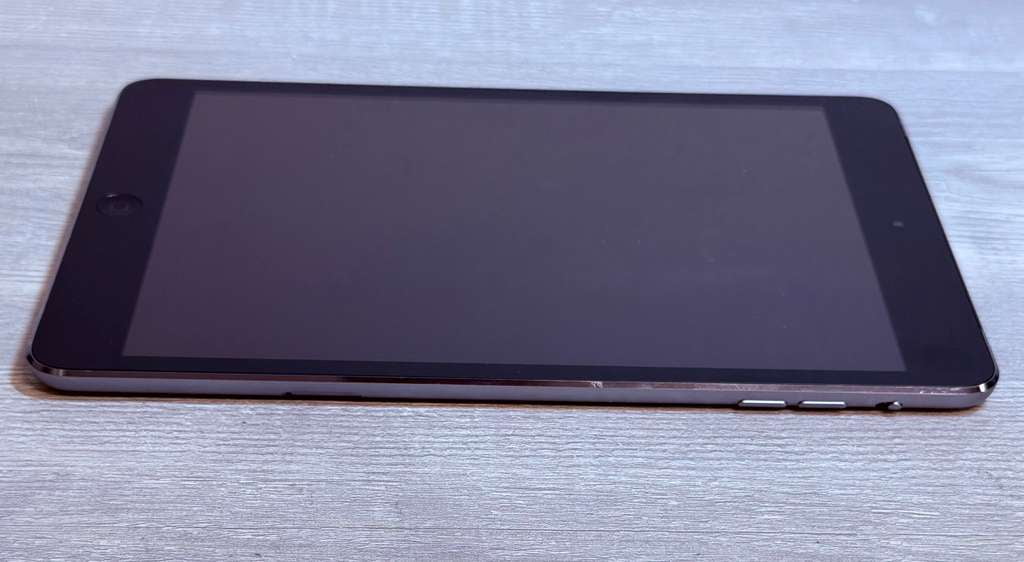 Pre-Owned Apple iPad Mini 2 32GB with Retina Display Wi-Fi Tablet - Gray