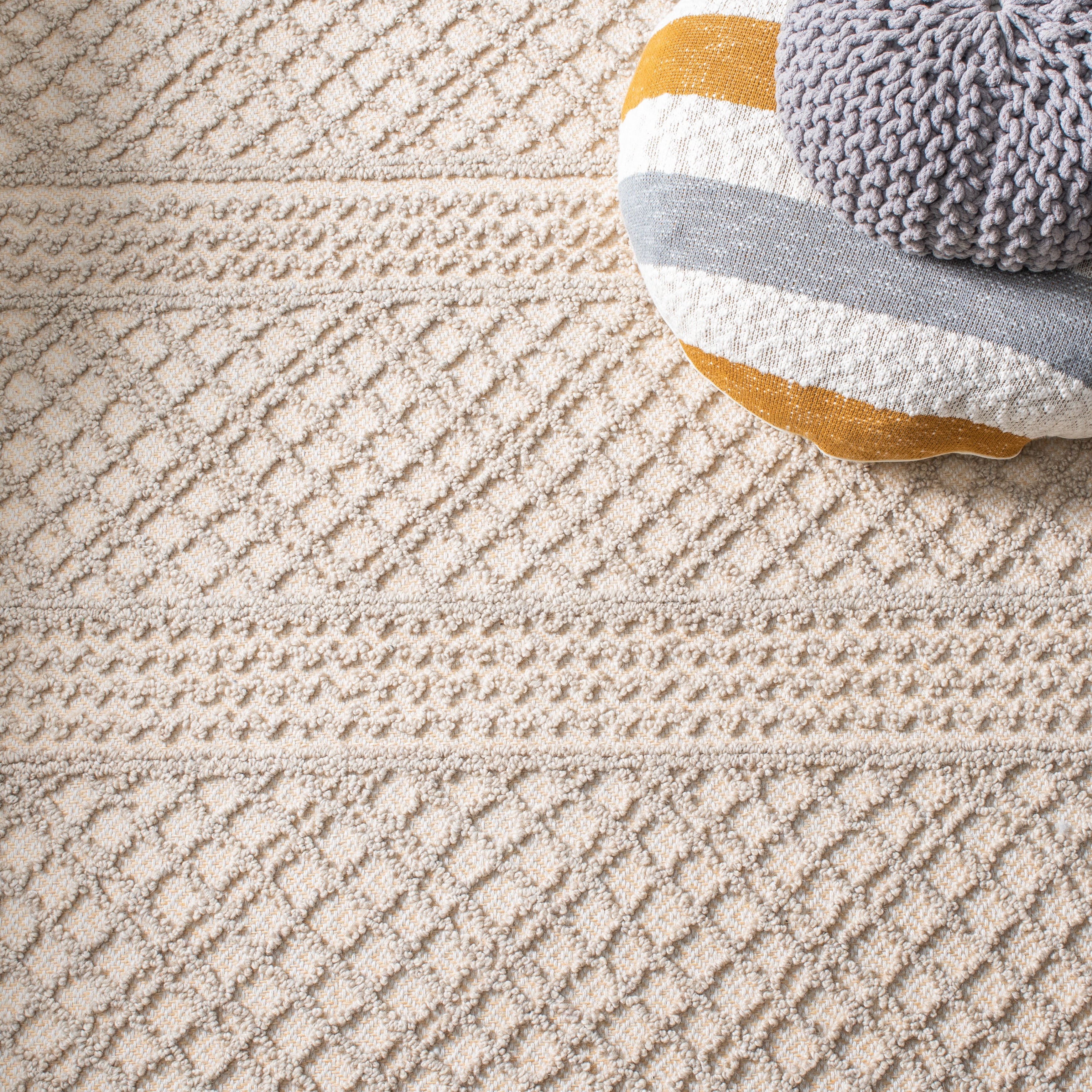 SAFAVIEH Trace Galen Geometric Area Rug, Ivory, 5' x 8'