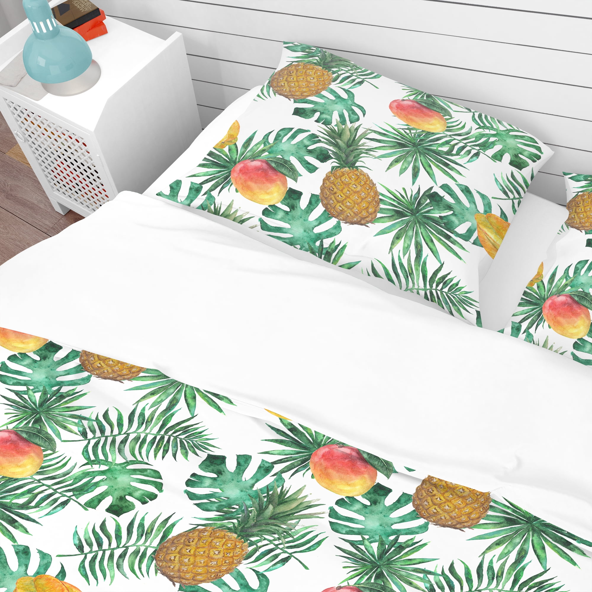 Designart 'Pineapple, Mango, Starfruit, Carambola & Leaves' Tropical Duvet Cover Set