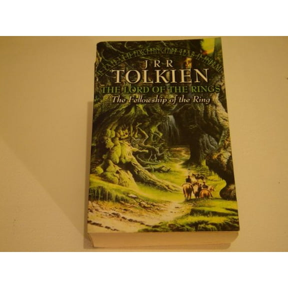 Pre-Owned The Fellowship of the Ring (The Lord of the Rings, Part 1) (Paperback) 0618002227 9780618002221