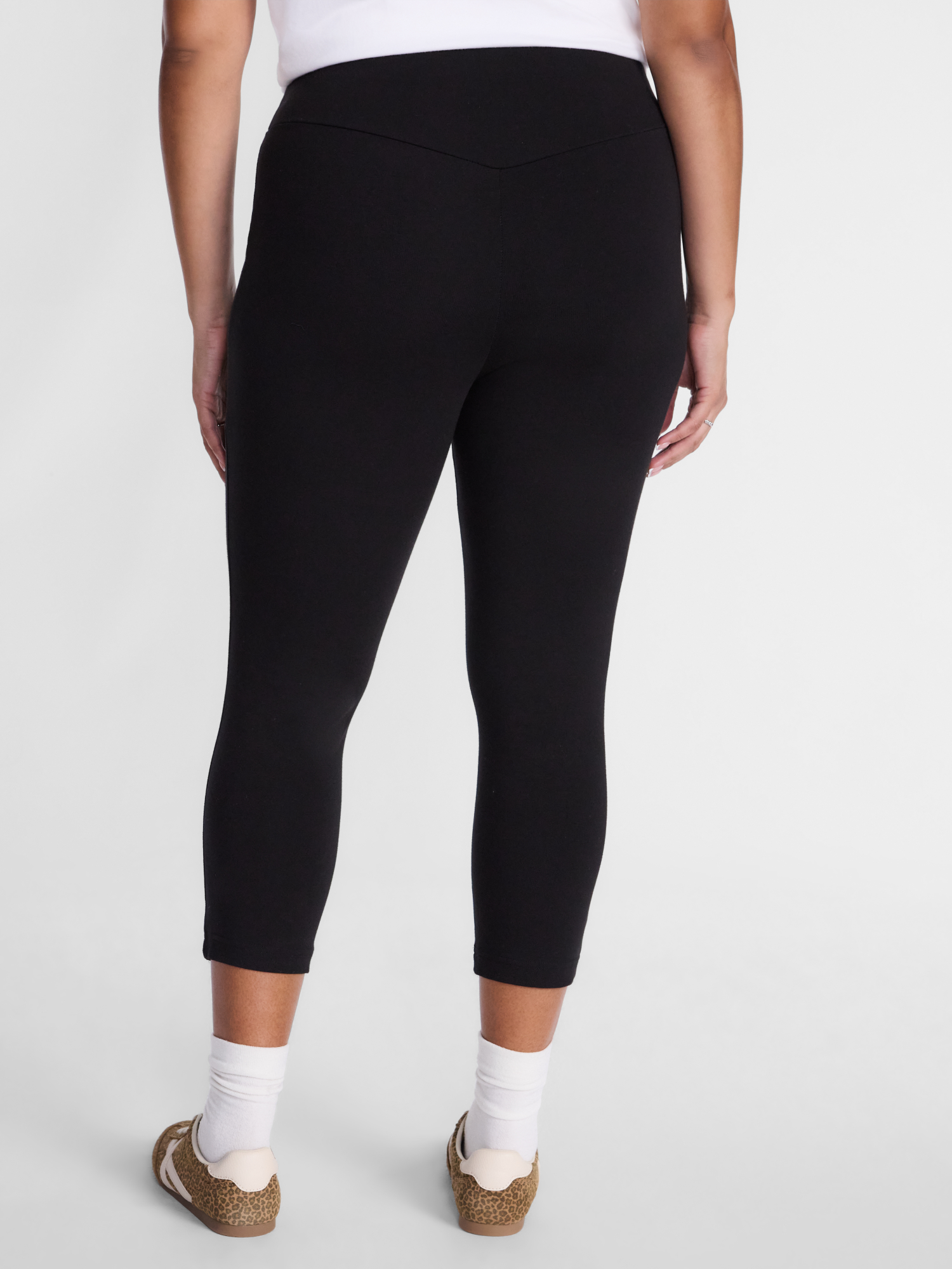 Terra & Sky Women's Plus Capri Legging photo 3