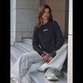 thumbnail image 4 of Camisetas de Larga Extragrandes para Mujer 2025, Camisetas Básicas de Cuello Redondo, Tops de Otoño, Ropa Informal de Entrenamiento Y2K Gris Oscuro L, 4 of 8