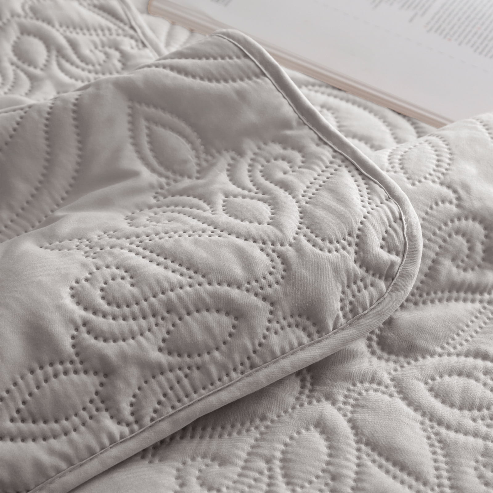 Whale Flotilla Soft Twin Quilt Bedding Set for All Seasons, Elegant Vintage Damask Ultrasonic Quilts Set, Lightweight Reversible Bedspread, Coverlet, Bed Cover with 1 Pillow Sham, Light Grey