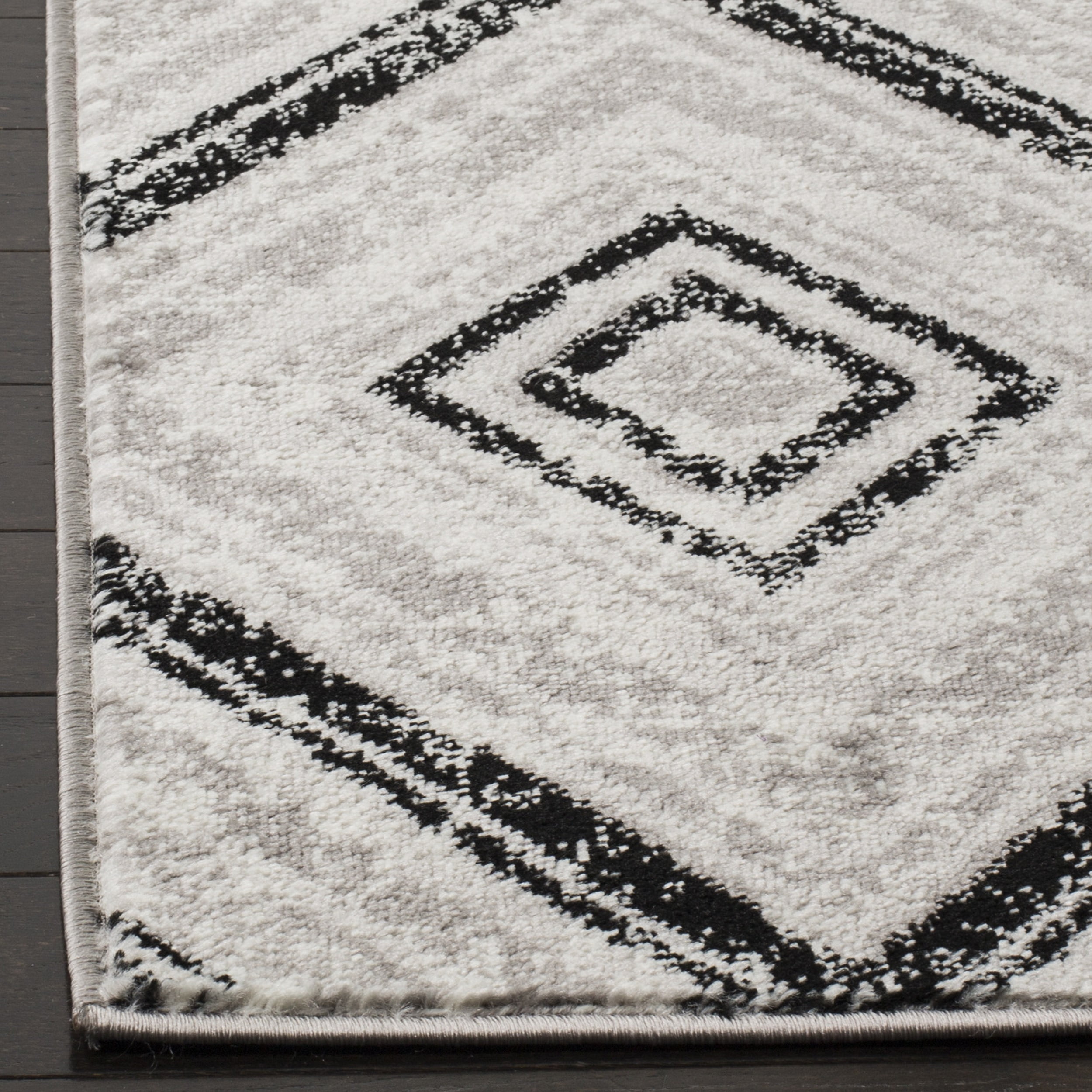 SAFAVIEH Skyler Cuthbert Geometric Area Rug, Grey/Black, 8' x 10'