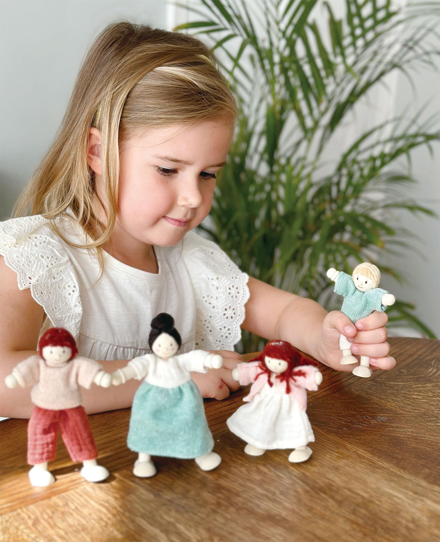 Mentari Toys - Honeybunch Wooden Doll Family - Enhance Creative Storytelling with Artisan Wooden Dolls for Your Doll House - Age 3+