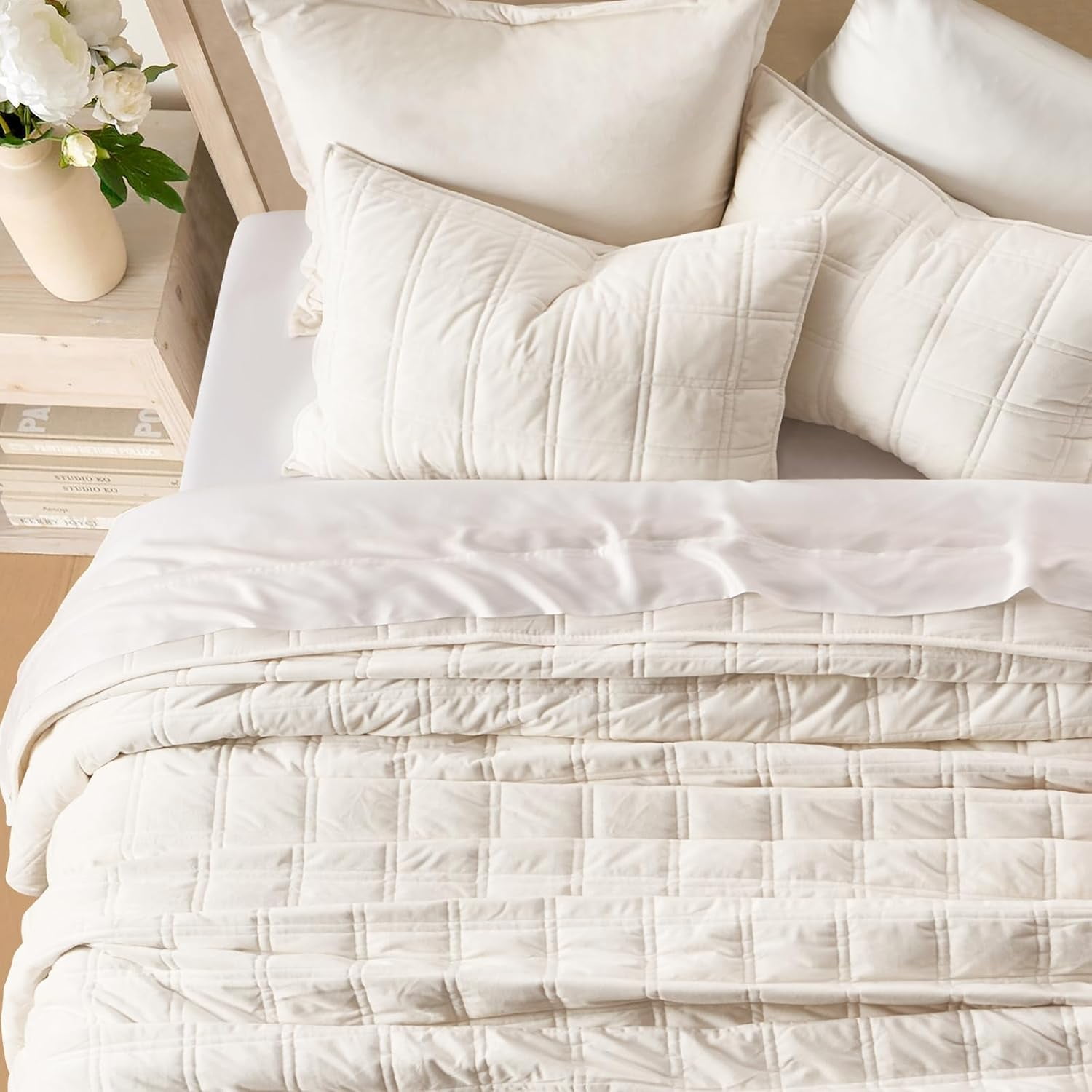 EVERGRACE 3 Pieces Luxurious Velvet Quilt King Size, Ultra Soft Bedspread Coverlet Set, Double Box Stitch Lightweight Velvet Comforter for All Season with 2 Shams, Cream White, 108''x96''