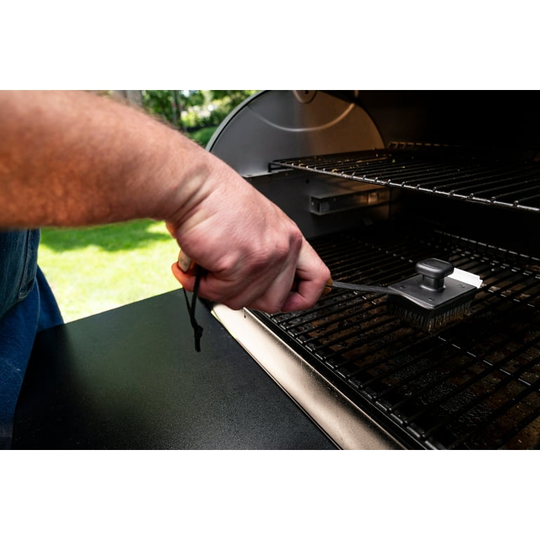  Traeger Grills Pro Series 575 Wood Pellet Grill and Smoker,  Black, Large & Char-Broil 8666894 SAFER Replaceable Head Nylon Bristle Grill  Brush with Cool Clean Technology, One Size : Patio