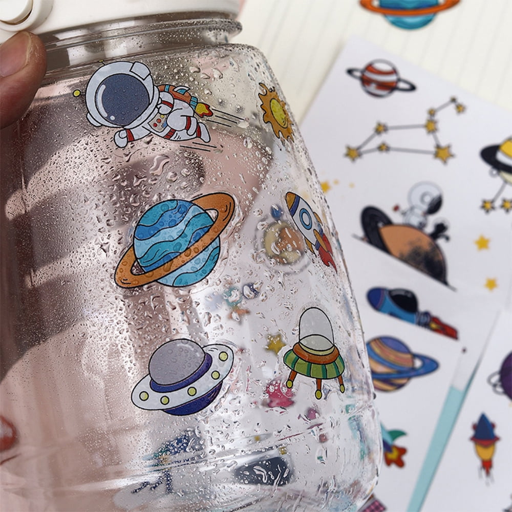 EIMELI Kids Water Bottle Drinking Cup with Cute Astronaut Stickers -Creative UFO Shape Drinking Bottle for School Kids Boys Girls, Portable and Leakproof（550ML）