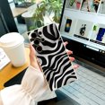 thumbnail image 3 of Muestra tu estilo con esta vibrante y divertida funda para teléfono con estampado de dibujos animados, 3 of 4