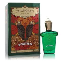 fiero eau de parfum spray por xerjoff Colonia masculina en frasco verde translúcido, vista frontal con tapón dorado facetado y nombre Fiero en relieve; caja Casamorati decorativa con ilustración floral roja y tipografía vintage, colocados sobre fondo neutro, adecuada para uso diario o como perfume de tocador.