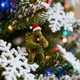 thumbnail image 5 of Adornos navideños de acrílico divertidos para colgar en el árbol de Navidad | Decoración navideña | Decoraciones festivas | 8 cm de diámetro, 5 of 5