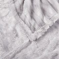 thumbnail image 4 of Pemberly Row Jeté Chauffant en Fausse Fourrure Tricotée en Polyester Contemporain Gris, 4 of 10