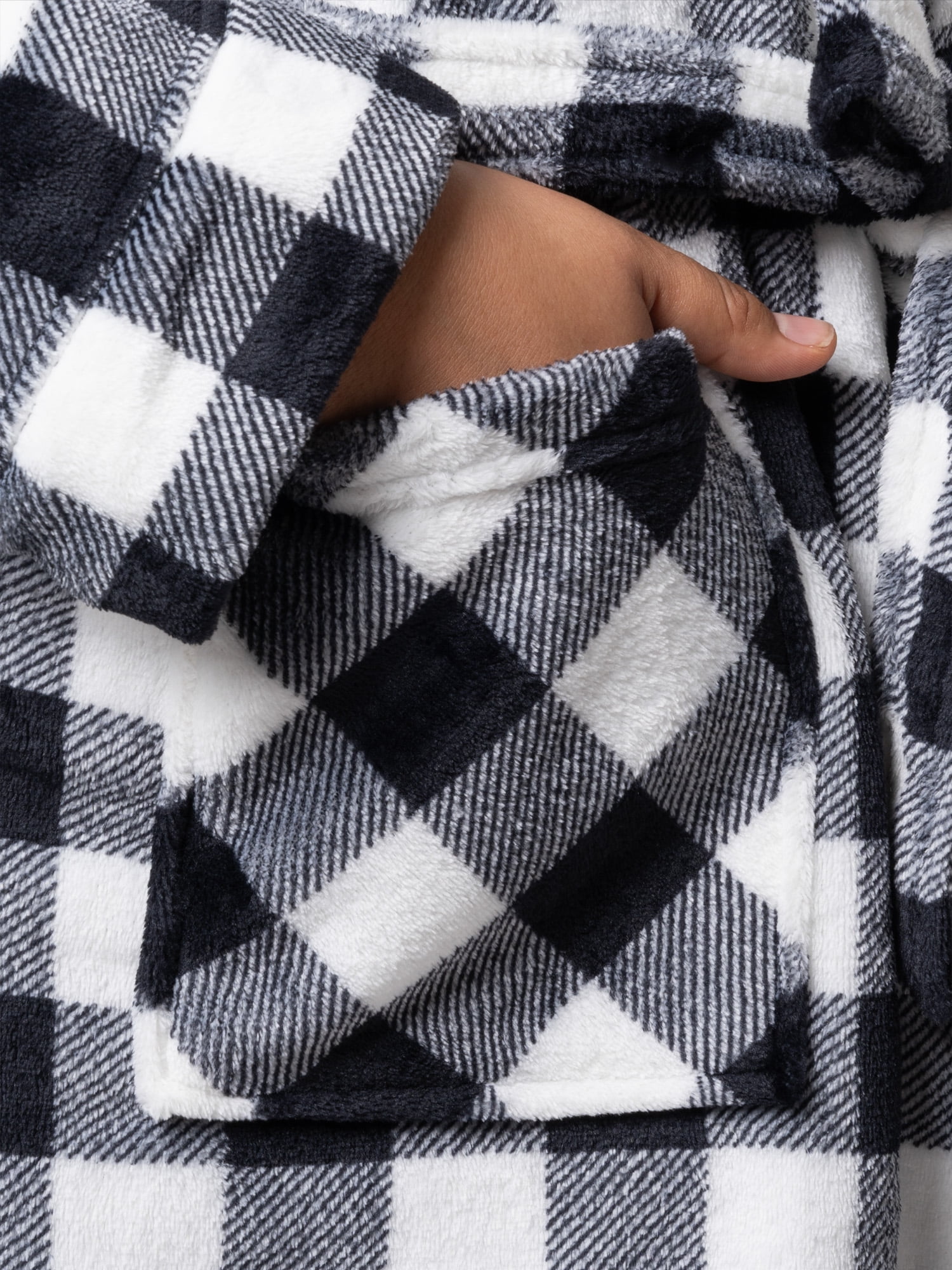 Fruit of the Loom Women's Beyond Soft Fleece Robe, Sizes XS/S-4X