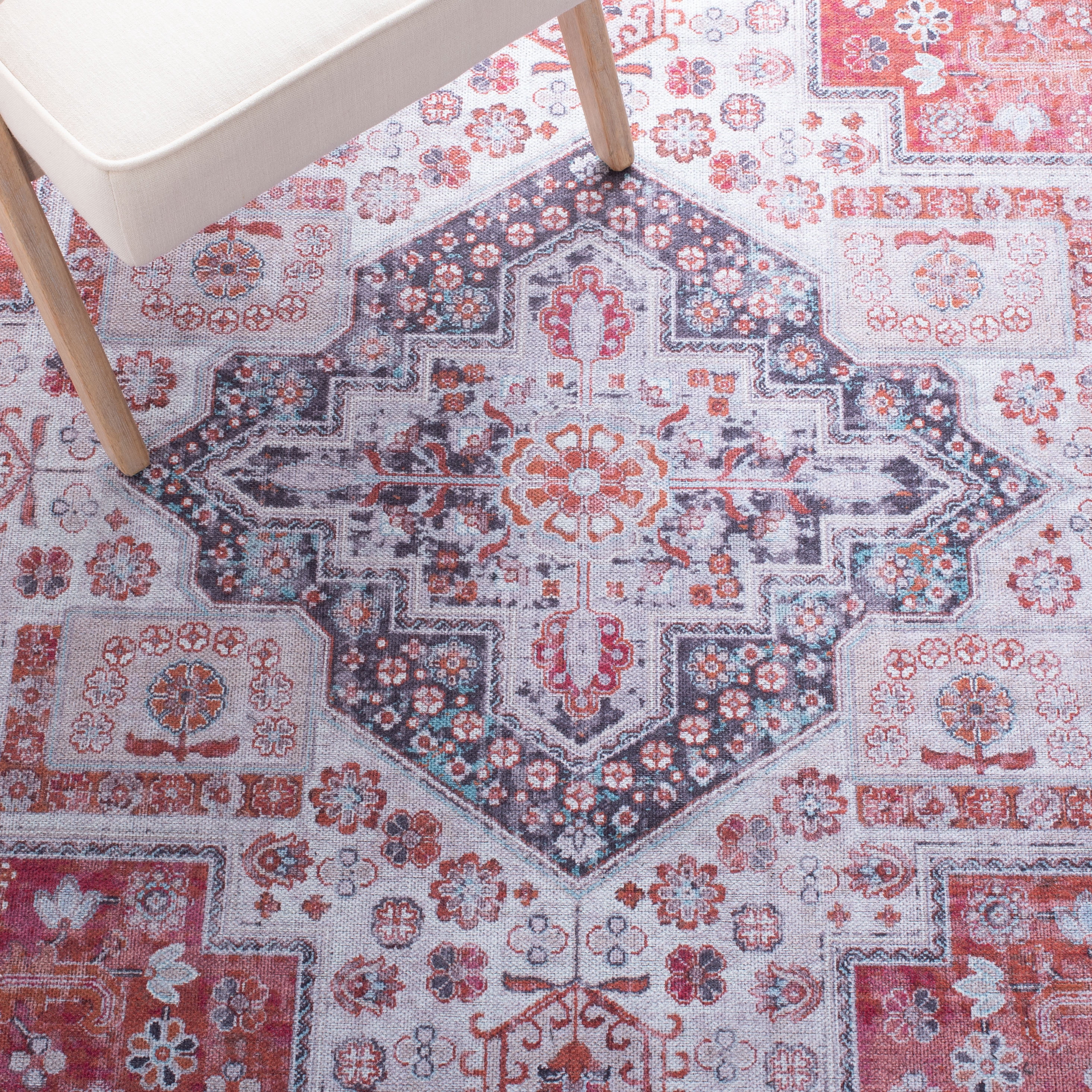 SAFAVIEH Serapi Collection SEP563P Rust / Ivory Rug