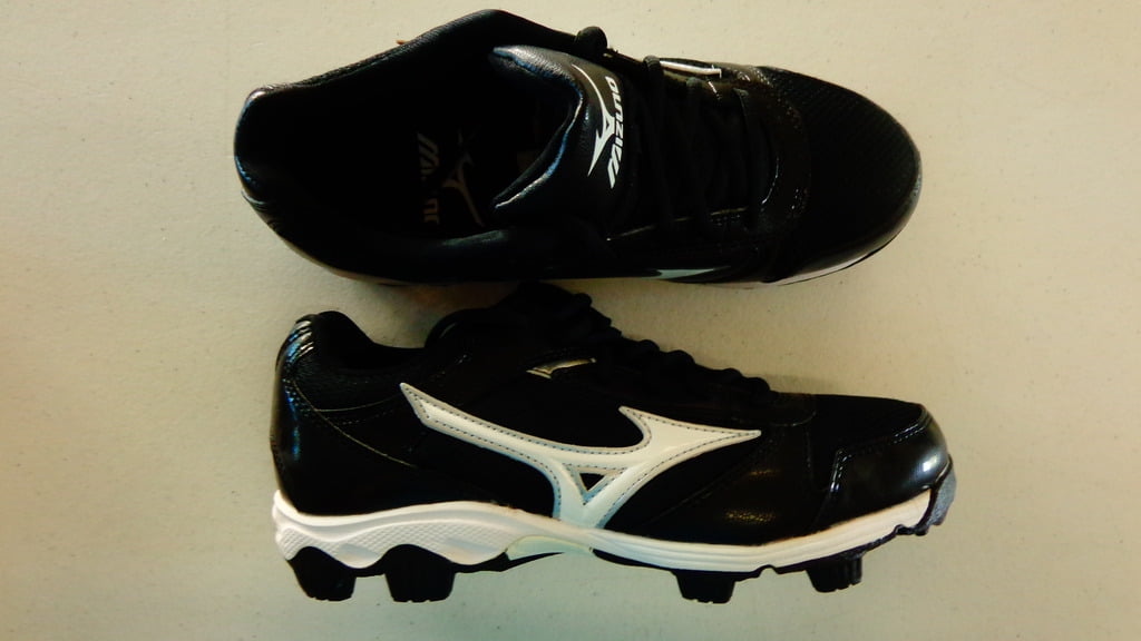 baseball cleats size 3