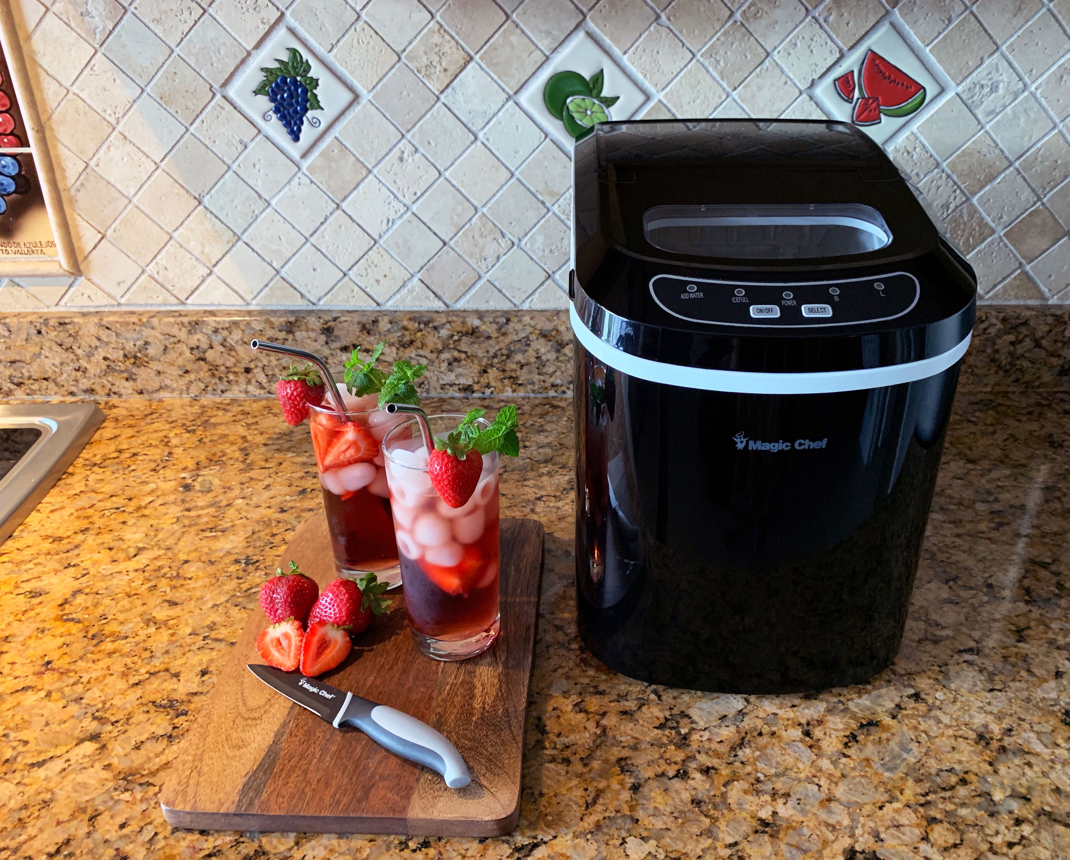 Magic Chef MCIM22R Portable Ice Cube Maker - 9.5 - RED