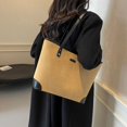 thumbnail image 3 of Monedero Gamuza para Mujer 1, 3 of 9