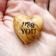 thumbnail image 2 of Ficha de madera Minnieouse Un Pequeño Abrazo Corazón de Madera Te Extraño Regalo de Aislamiento, 2 of 6