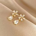 thumbnail image 4 of Boucles d'Oreilles Goutte d'Eau Fleur Tempérament Léger Tempérament Polyvalent Boucles d'Oreilles, 4 of 7